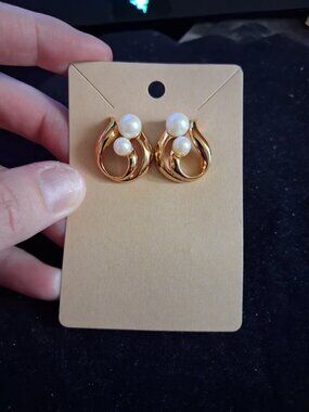 Vintage Avon stud earrings